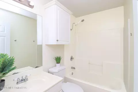 Bath - 632 Post Oak Pl, Pearl, MS 39208 photo 5 of 5