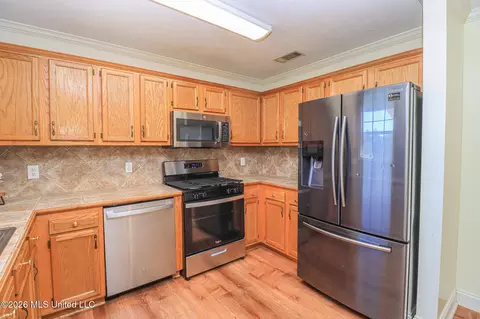Kitchen - 632 Post Oak Pl, Pearl, MS 39208 photo 2 of 3