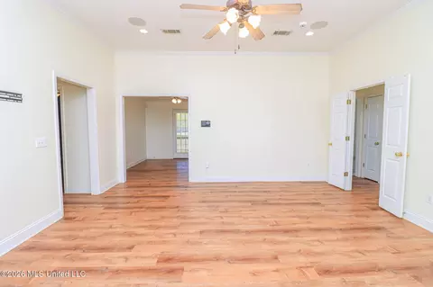 Living - 632 Post Oak Pl, Pearl, MS 39208 photo 4 of 5