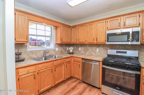 Kitchen - 632 Post Oak Pl, Pearl, MS 39208 photo 3 of 3