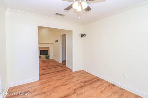 Living - 632 Post Oak Pl, Pearl, MS 39208 photo 5 of 5