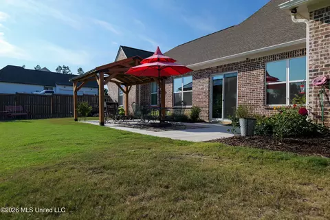 Exterior - 212 Lost Oak Ln, Brandon, MS 39047 photo 14 of 22