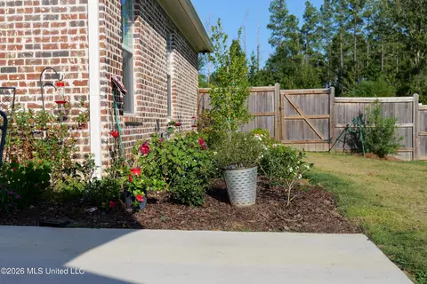 Exterior - 212 Lost Oak Ln, Brandon, MS 39047 photo 15 of 22