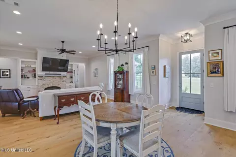 Dining - 212 Lost Oak Ln, Brandon, MS 39047 photo 1 of 2