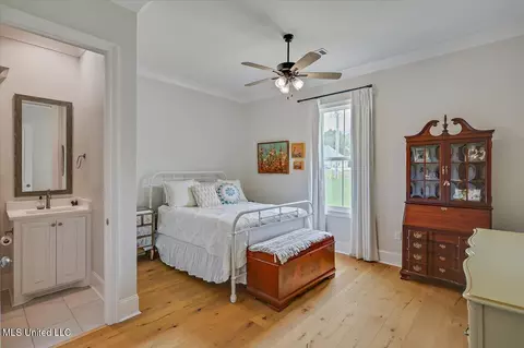 Bedroom - 212 Lost Oak Ln, Brandon, MS 39047 photo 5 of 5