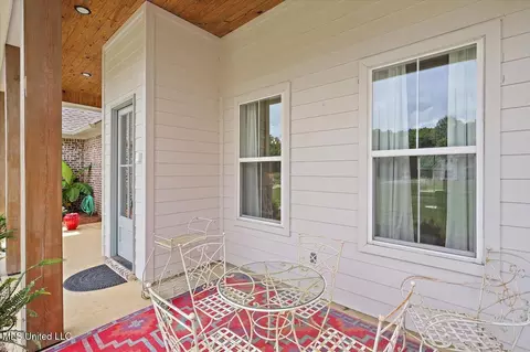Exterior - 212 Lost Oak Ln, Brandon, MS 39047 photo 6 of 22