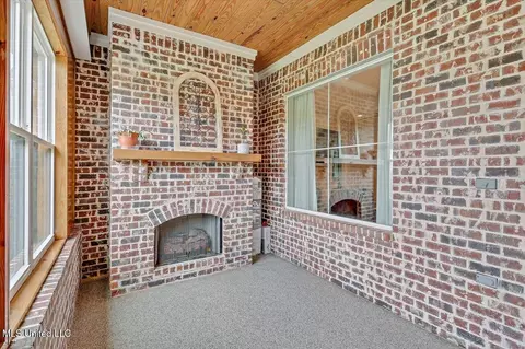 Exterior - 212 Lost Oak Ln, Brandon, MS 39047 photo 11 of 22