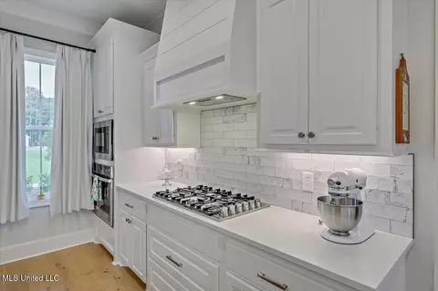 Kitchen - 212 Lost Oak Ln, Brandon, MS 39047 photo 5 of 5