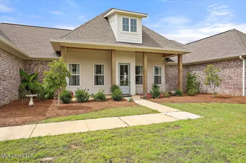 Exterior - 212 Lost Oak Ln, Brandon, MS 39047 photo 3 of 22