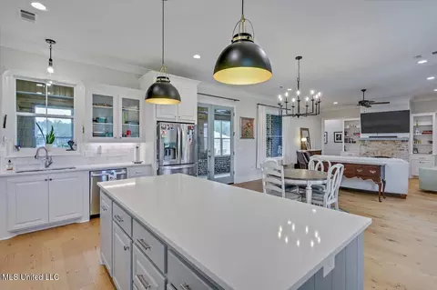 Kitchen - 212 Lost Oak Ln, Brandon, MS 39047 photo 4 of 5