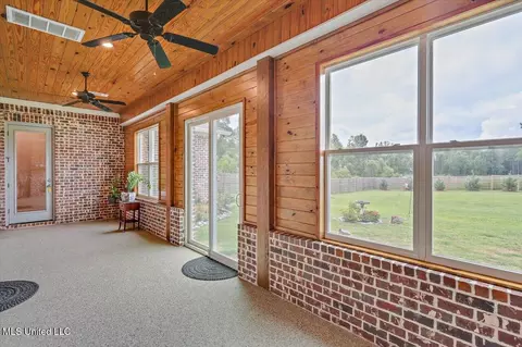 Exterior - 212 Lost Oak Ln, Brandon, MS 39047 photo 10 of 22