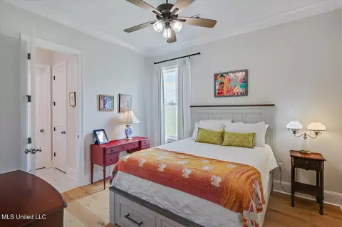 Bedroom - 212 Lost Oak Ln, Brandon, MS 39047 photo 4 of 5