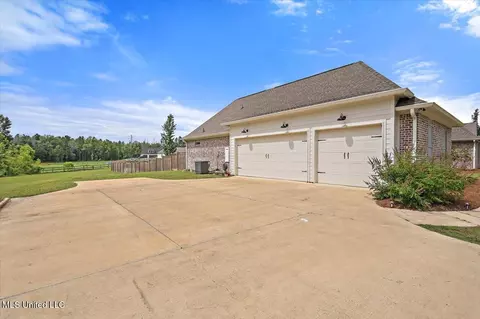 Exterior - 212 Lost Oak Ln, Brandon, MS 39047 photo 7 of 22