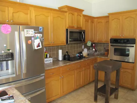 Kitchen - 624 Moore Loop, Byhalia, MS 38611 photo 2 of 3