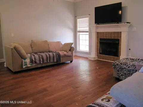 Living - 624 Moore Loop, Byhalia, MS 38611 photo 1 of 1
