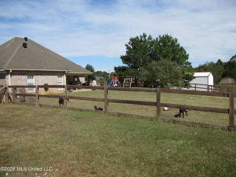 Exterior - 624 Moore Loop, Byhalia, MS 38611 photo 3 of 3