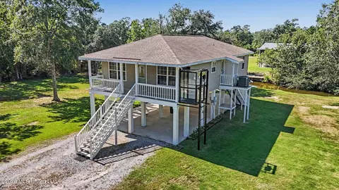10411 Paradise Ln, Bay Saint Louis, MS 39520