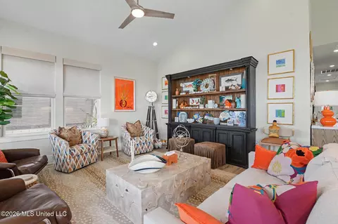 Living - 534 Beach Dr, Gulfport, MS 39507 photo 4 of 4
