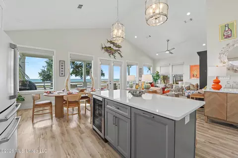 Kitchen - 534 Beach Dr, Gulfport, MS 39507 photo 3 of 4