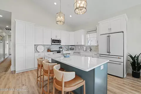 Kitchen - 534 Beach Dr, Gulfport, MS 39507 photo 1 of 4