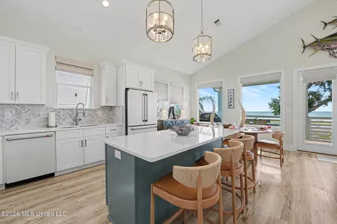 Kitchen - 534 Beach Dr, Gulfport, MS 39507 photo 2 of 4