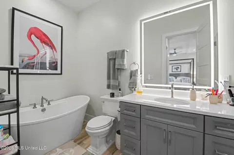 Bath - 534 Beach Dr, Gulfport, MS 39507 photo 1 of 4