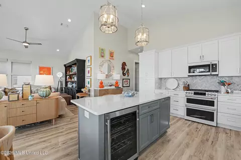 Kitchen - 534 Beach Dr, Gulfport, MS 39507 photo 4 of 4