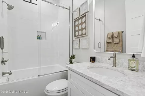 Bath - 534 Beach Dr, Gulfport, MS 39507 photo 4 of 4