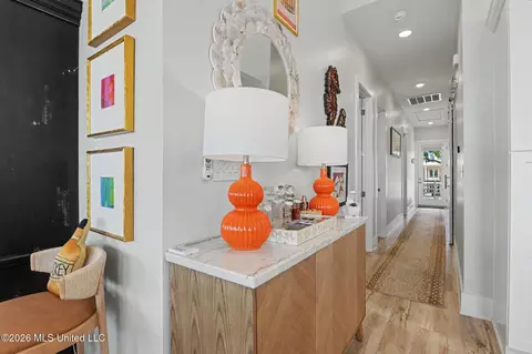 Entry Way - 534 Beach Dr, Gulfport, MS 39507 photo 1 of 1