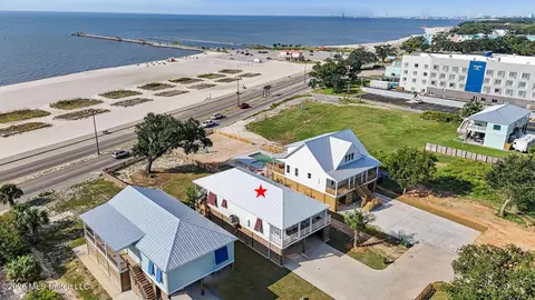 View/Area - 534 Beach Dr, Gulfport, MS 39507 photo 2 of 3