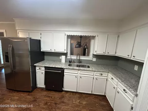 Kitchen - 1113 Highway 98, Mccomb, MS 39648 photo 3 of 5
