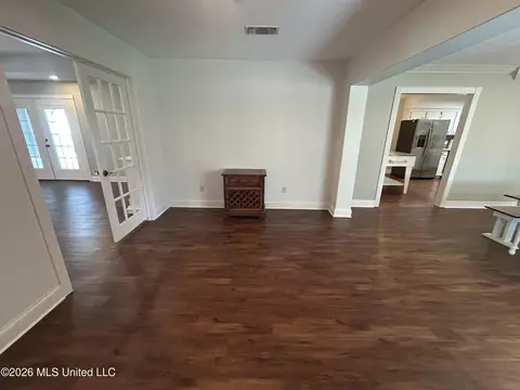 Living - 1113 Highway 98, Mccomb, MS 39648 photo 3 of 6