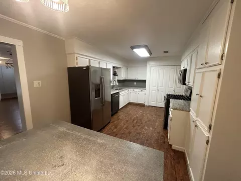 Kitchen - 1113 Highway 98, Mccomb, MS 39648 photo 5 of 5