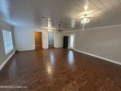Living - 1113 Highway 98, Mccomb, MS 39648 photo 4 of 6