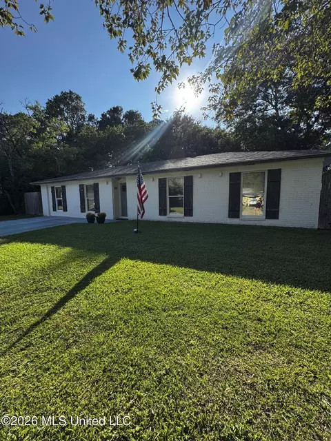 102 Shiloh Cir, Ocean Springs, MS 39564