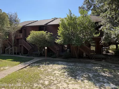 225 Lakeside Villa #D, Diamondhead, MS 39525
