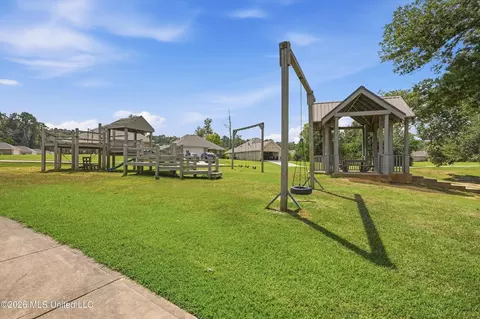 Exterior - 533 Stone Brook Pl, Brandon, MS 39042 photo 2 of 4