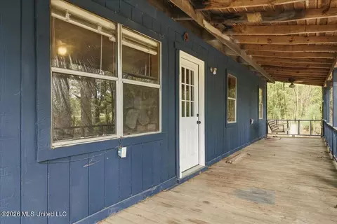 Exterior - 512 Oakview, Como, MS 38619 photo 2 of 4