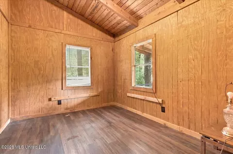 Bedroom - 512 Oakview, Como, MS 38619 photo 2 of 3