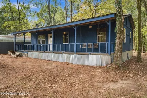 512 Oakview, Como, MS 38619