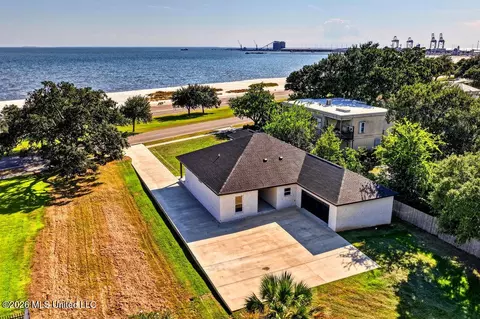 1416 E Beach Blvd, Gulfport, MS 39501