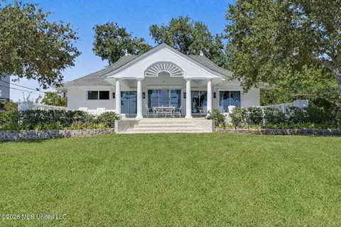 816 S Beach Blvd, Waveland, MS 39576