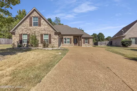 3530 Champion Hills Dr, Southaven, MS 38672