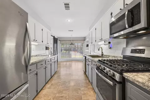 Entry Way - 511 N Forest Ave, Long Beach, MS 39560 photo 1 of 3