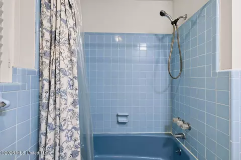 Bath - 511 N Forest Ave, Long Beach, MS 39560 photo 4 of 4