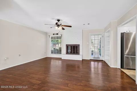 Living - 511 N Forest Ave, Long Beach, MS 39560 photo 4 of 7