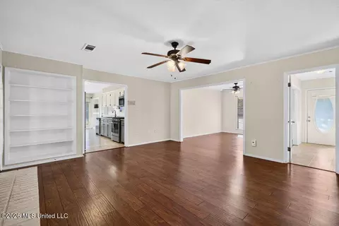 Living - 511 N Forest Ave, Long Beach, MS 39560 photo 6 of 7