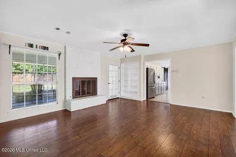 Living - 511 N Forest Ave, Long Beach, MS 39560 photo 2 of 7