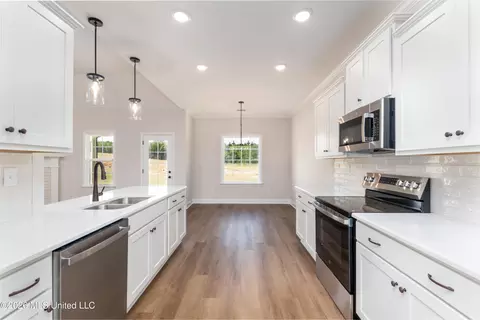 Entry Way - 407 Kason Scott Rd, Hernando, MS 38632 photo 5 of 6