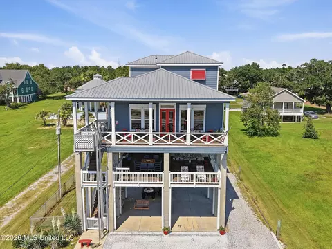 299 N Beach Blvd, Waveland, MS 39576
